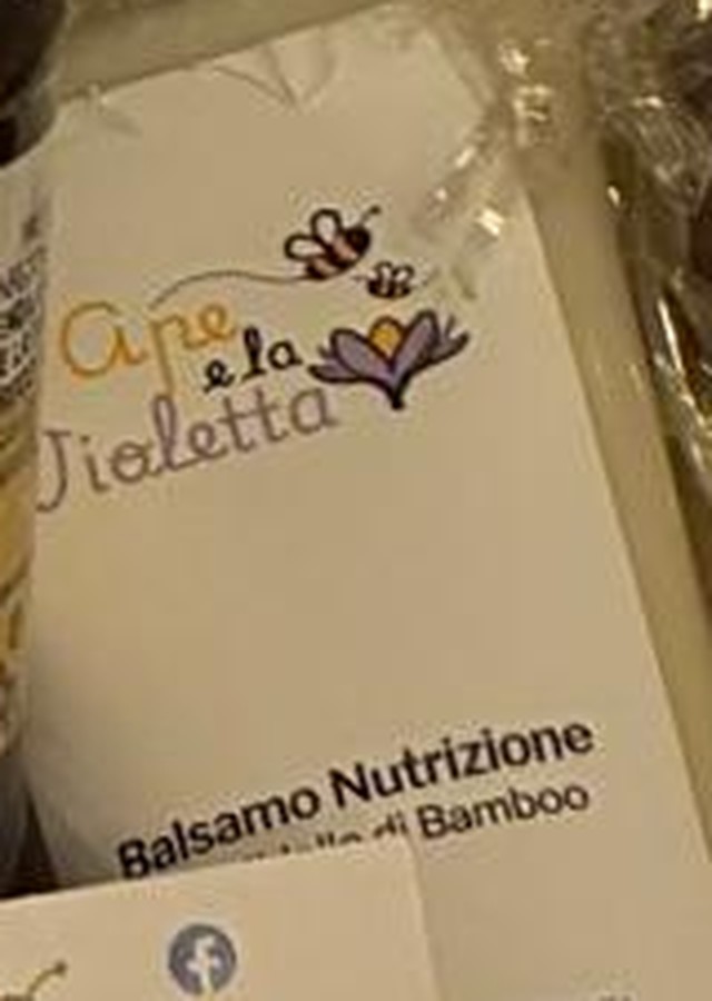 Flacone di balsamo nutrizione per capelli con estratto di bambù